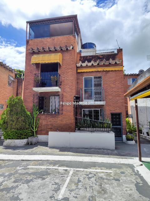 Charmosa Casa Triplex em Condomínio - Maria da Graça, com 3 quartos 160 m²