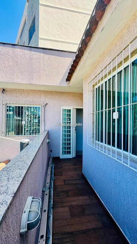 CASA COM 3 QUARTOS - INDEPENDENTE - À VENDA NO MEIER